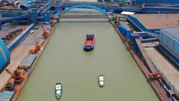  V & T помогает первым тысячу тонны аккумулятор электрический грузовой корабль В реке Янцзы успешно пробный парус