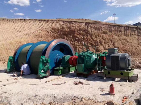 Каким образом частотно-регулируемый привод улучшает работу шахтного подъемника?